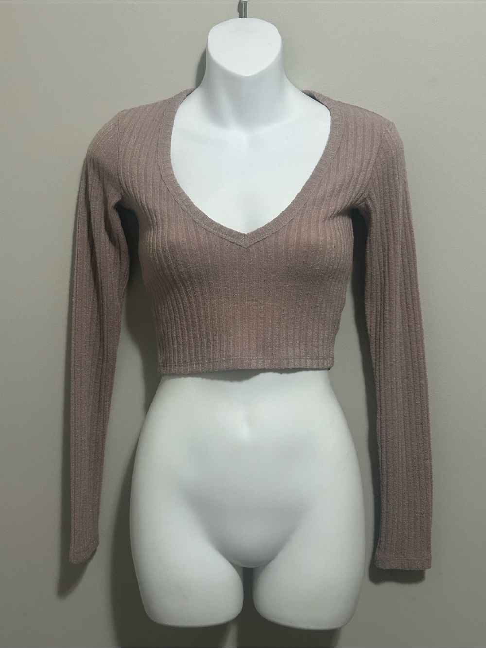 Wilfred Ribbed V-Neck Cropped Sweater Top - Mauve